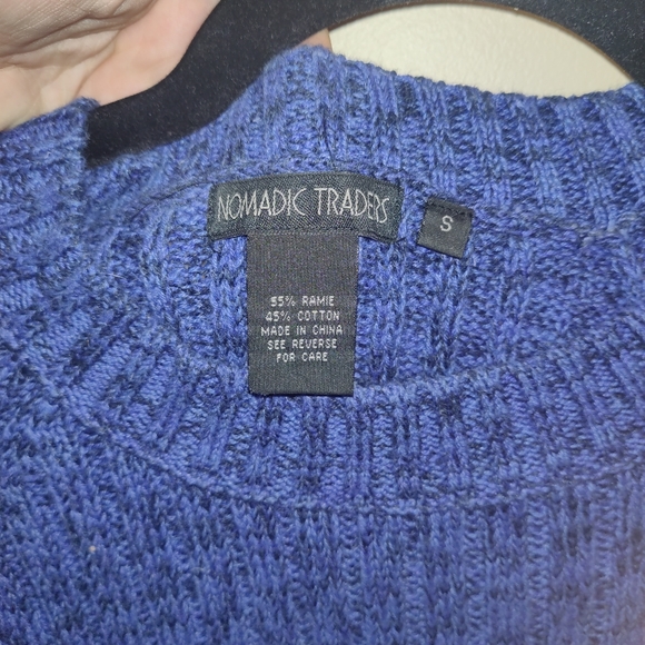 2 women's sweaters Small - Picture 5 of 7